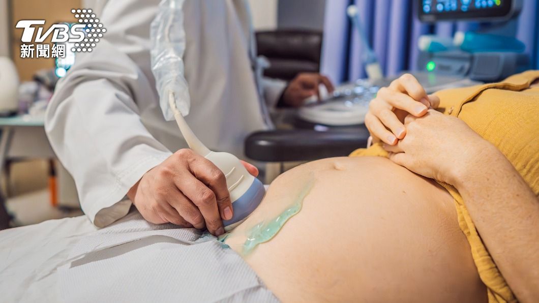女子以為懷孕照超音波,卻被醫生立即警告快開刀。(示意圖/shutterstock達志影像)