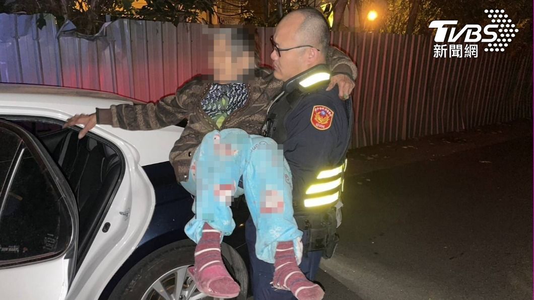 別怕!台中回收嬤夜未歸蜷縮河堤 暖警摸黑找人「公主抱」上車