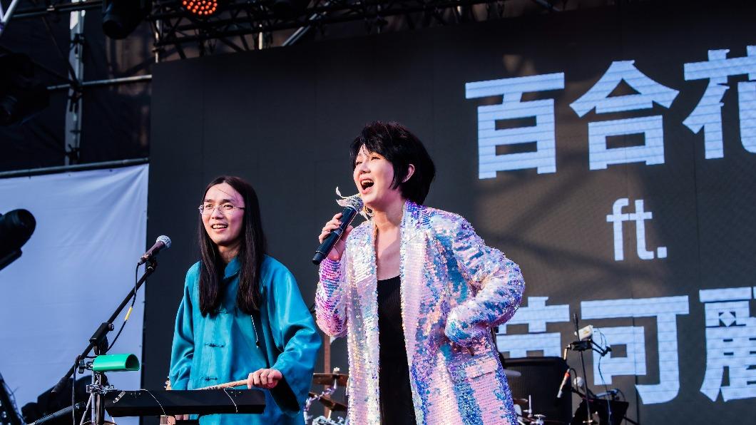 苗可麗合體百合花。(圖/出日音樂提供)