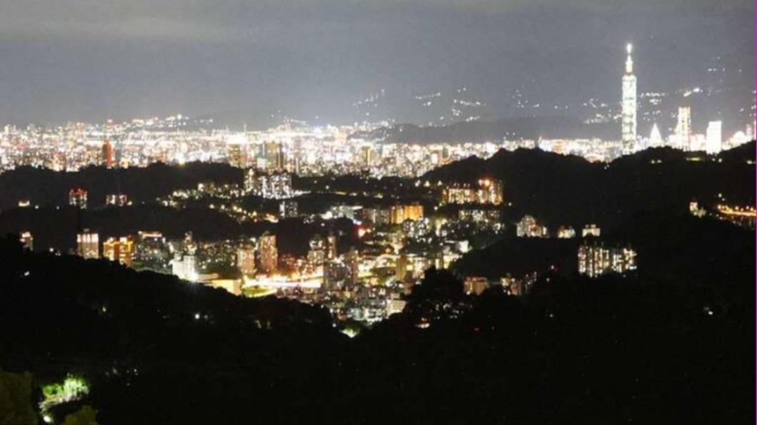 貓空夜景是網友討論度最高的。(圖/翻攝自台北旅遊網)