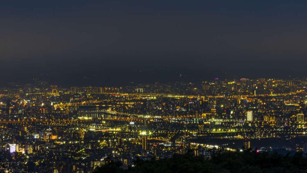 陽明山的夜景也被網友強力推薦。(圖/翻攝自台北旅遊網)