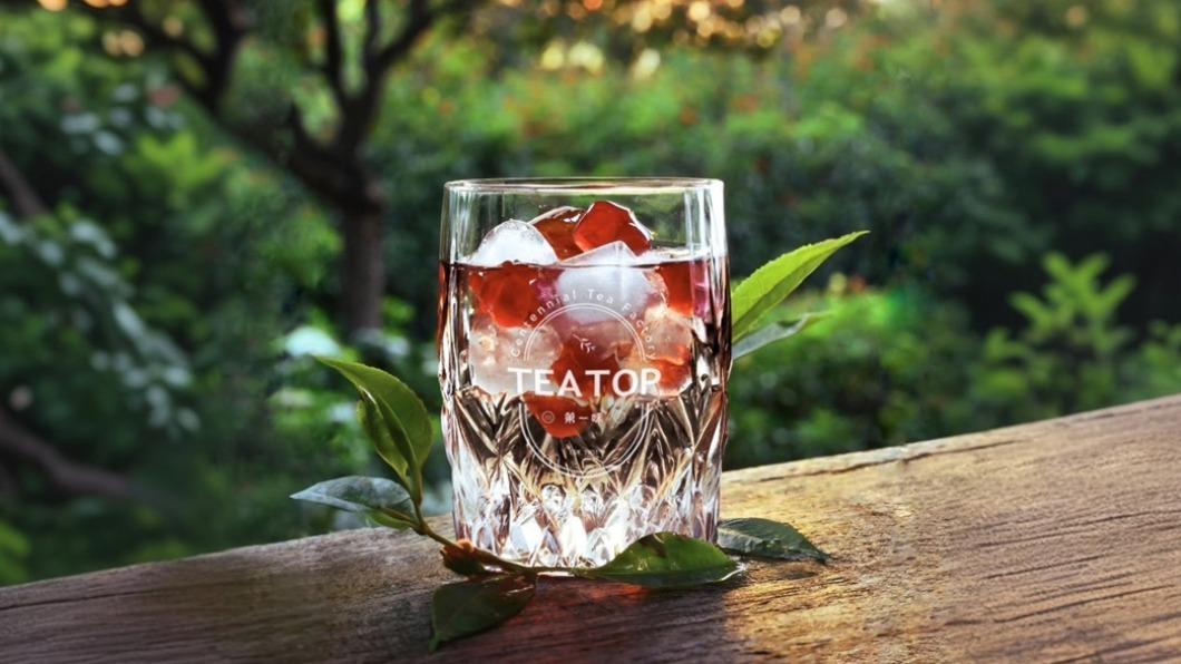 TEA TOP第一味推出愚人節期間限定「紅粿鑽石」。（圖／TEA TOP第一味提供）