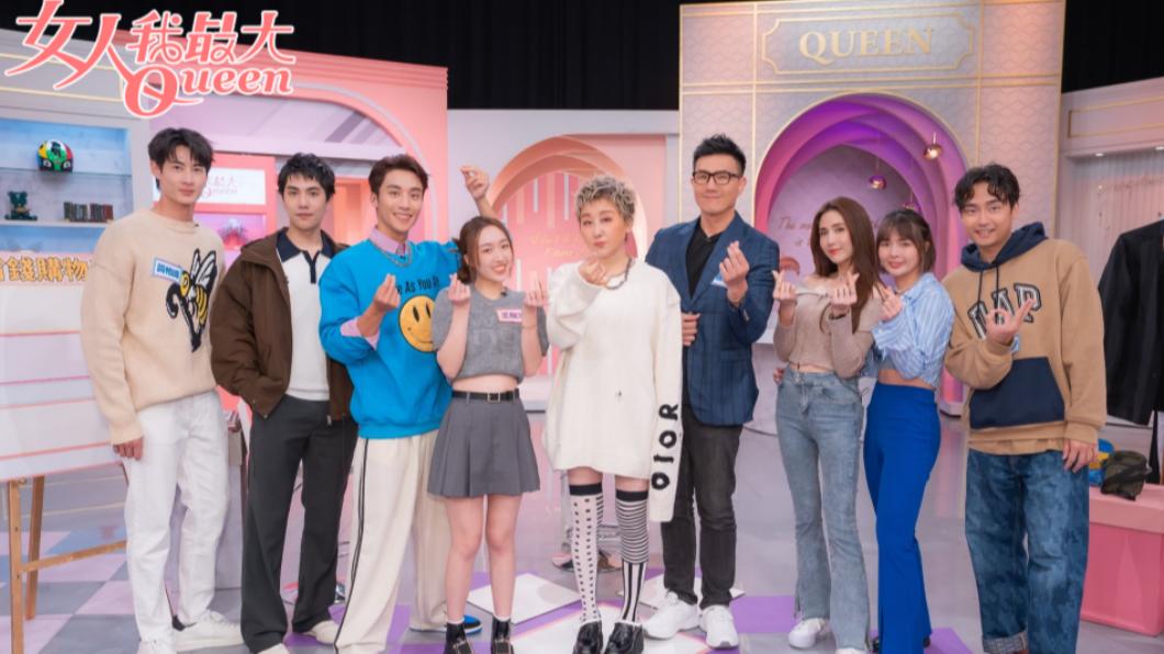 黃柏峰(左起)、林子閎、卞慶華、王敏淳、藍心湄、蔣偉文、潘映竹、黃沐妍、林鶴軒日前進棚錄影。(圖/TVBS)