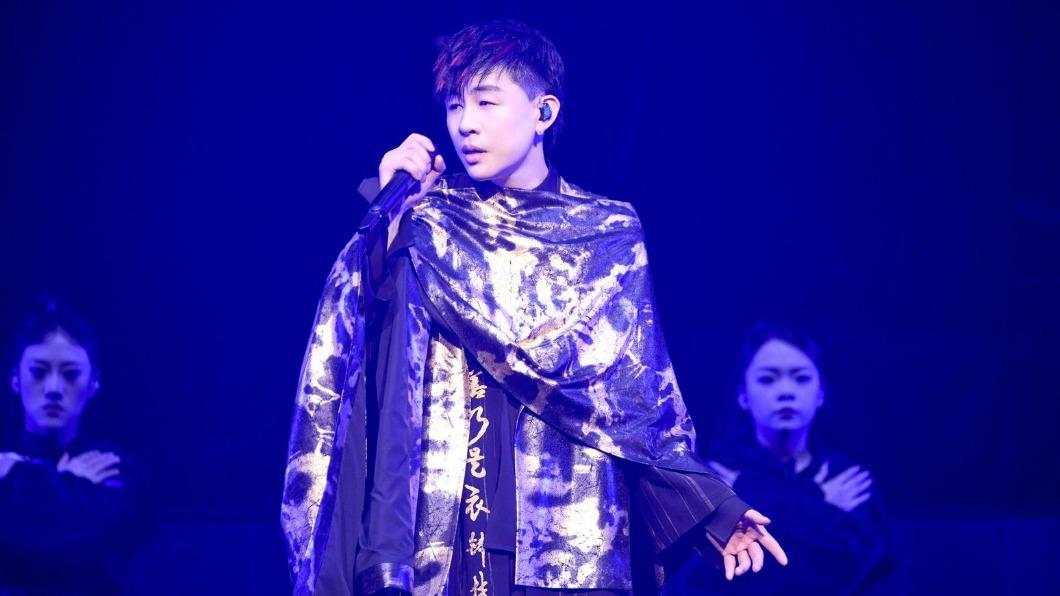 胡彥斌翻唱〈山丘〉、〈陪你度過漫長歲月〉2首歌曲。(圖/上海太簇文化传媒有限公司提供)