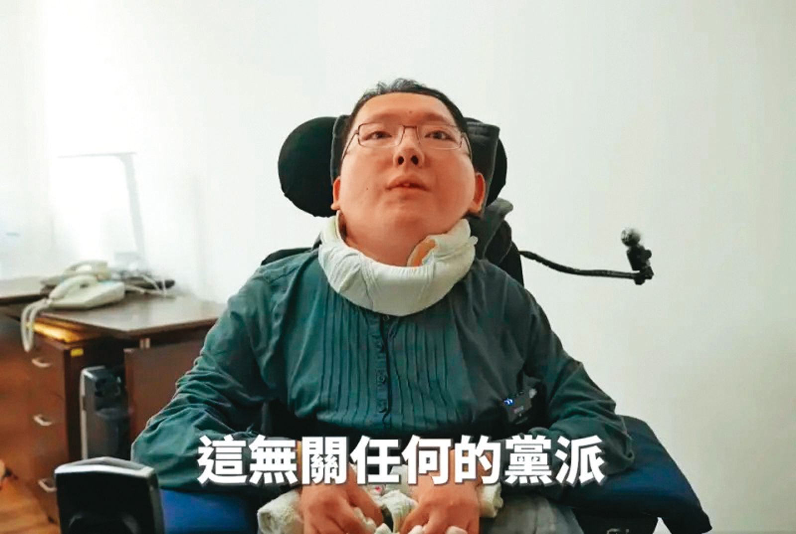 律師陳俊翰在《夜夜秀》被模仿，引爆大眾怒火。（圖／翻攝自民進黨臉書）