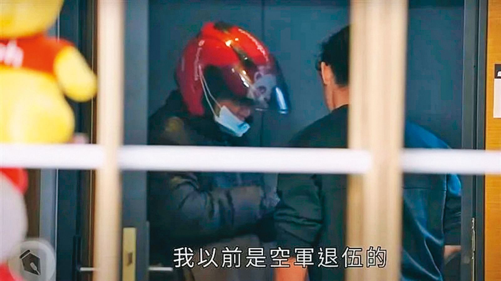 博恩代言外送平台拍影片，外送員卻講假經歷傷害國軍成為大鬧劇。（圖／翻攝自博恩YouTube）