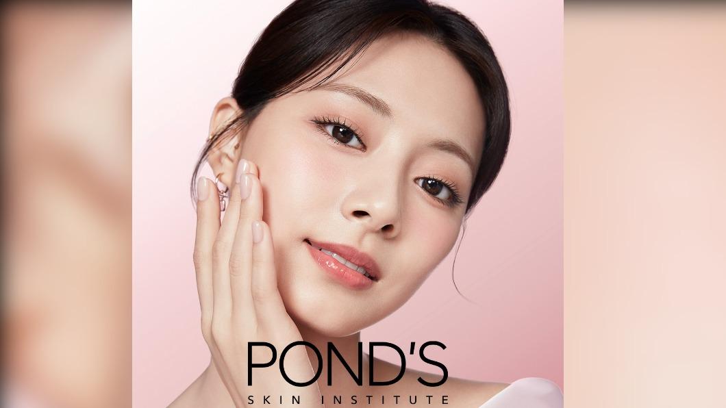 子瑜去年(2023)年接下POND'S於印尼區的大使。(圖/翻攝自TWICE臉書)