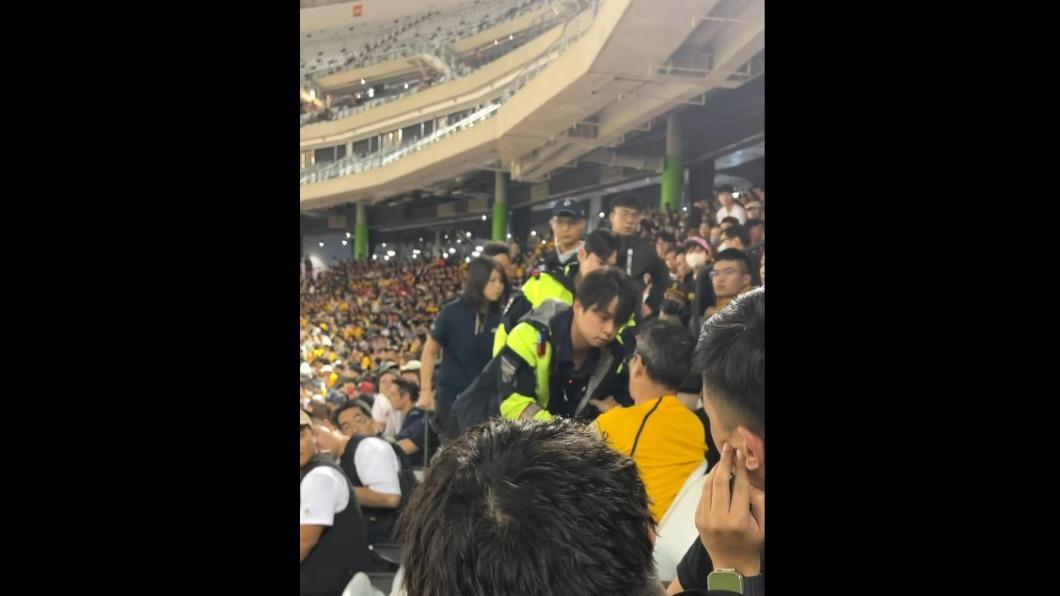 中職龍象大戰大巨蛋開打 爪迷喝醉鬧事被警「驅逐出場」