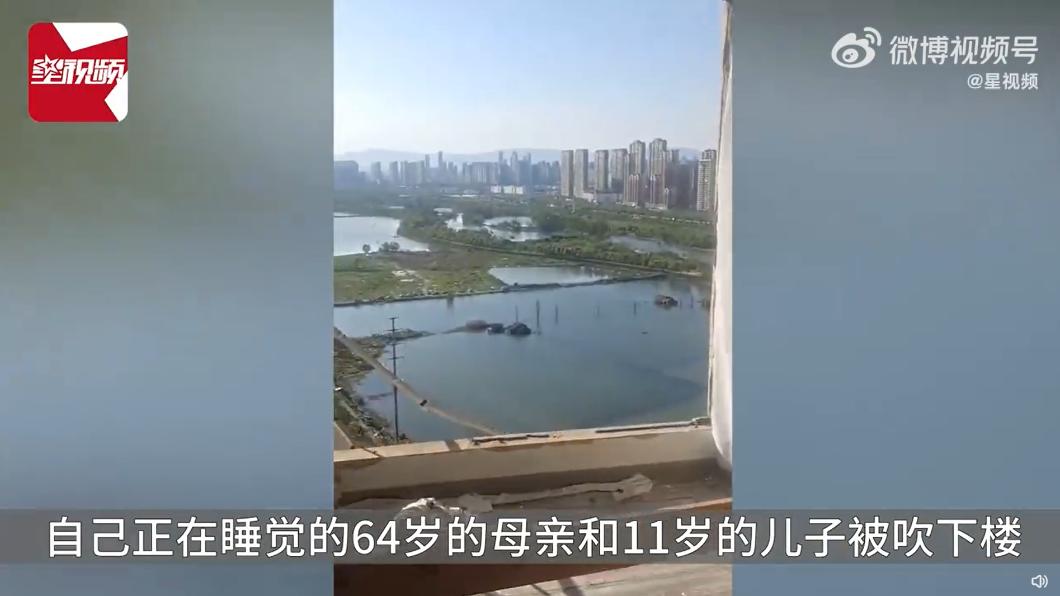 窗戶被風吹到整片不見。（圖／翻攝自微博）