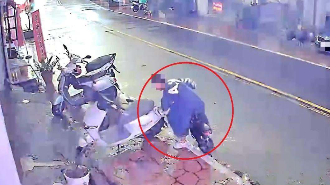 半夜不睡覺!雲林怪男闖民代家偷車 邊騎邊推倒整排機車