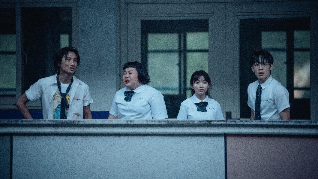 張豐豪(右起)、喬湲媛、陳映如、汪奇威劇中捲入密「弒」遊戲。(圖/絡思本娛樂提供)