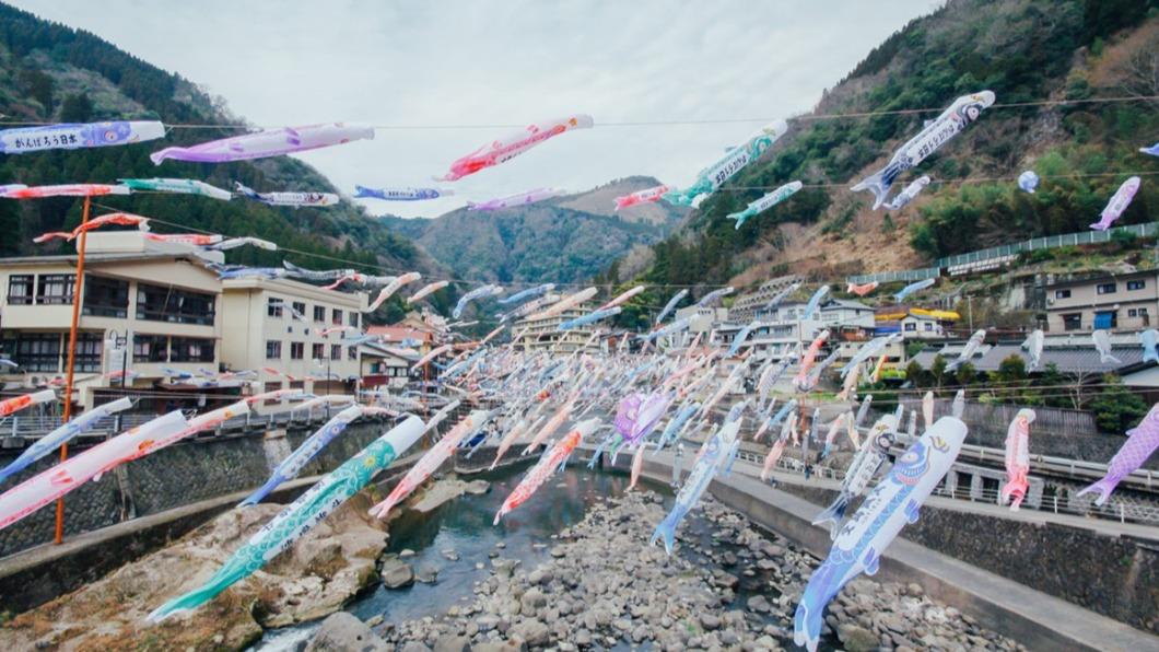 3千條鯉魚旗飛天!「兒童節限定」美景 還能吃溫泉布丁