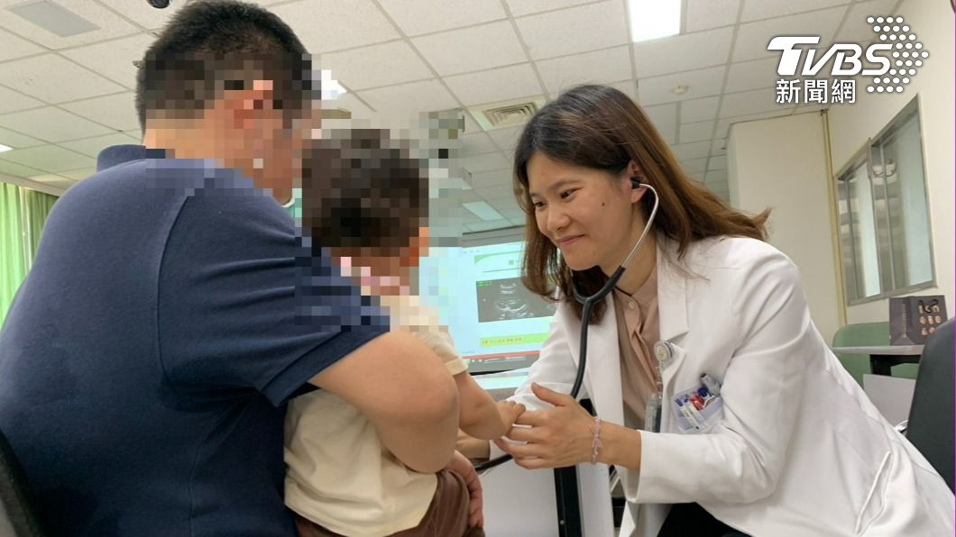 1歲半男嬰哭鬧不休!尿液逆流腎長不大 醫師「這招」解決