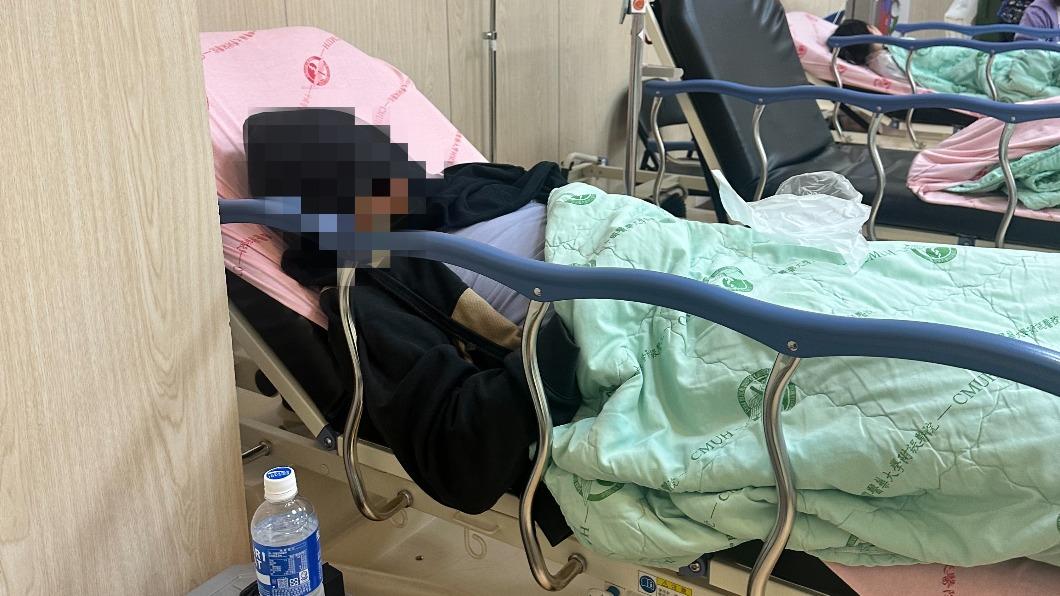 林姓男子吐出膽汁,目前住院中。(圖/林祈烽提供)