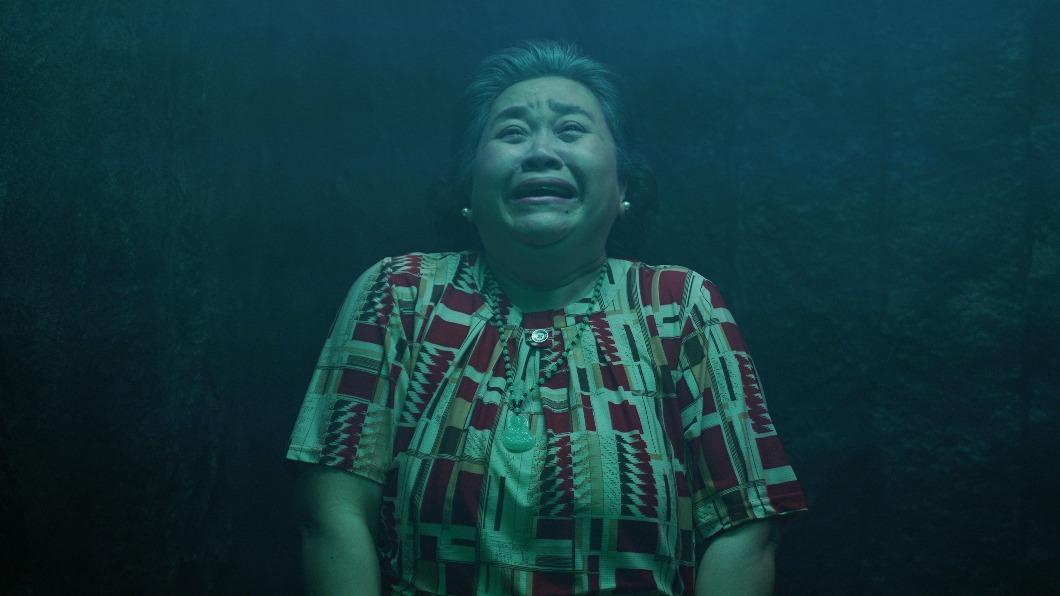 鍾欣凌看到蘇家生死簿大驚失色。（圖／公視提供）