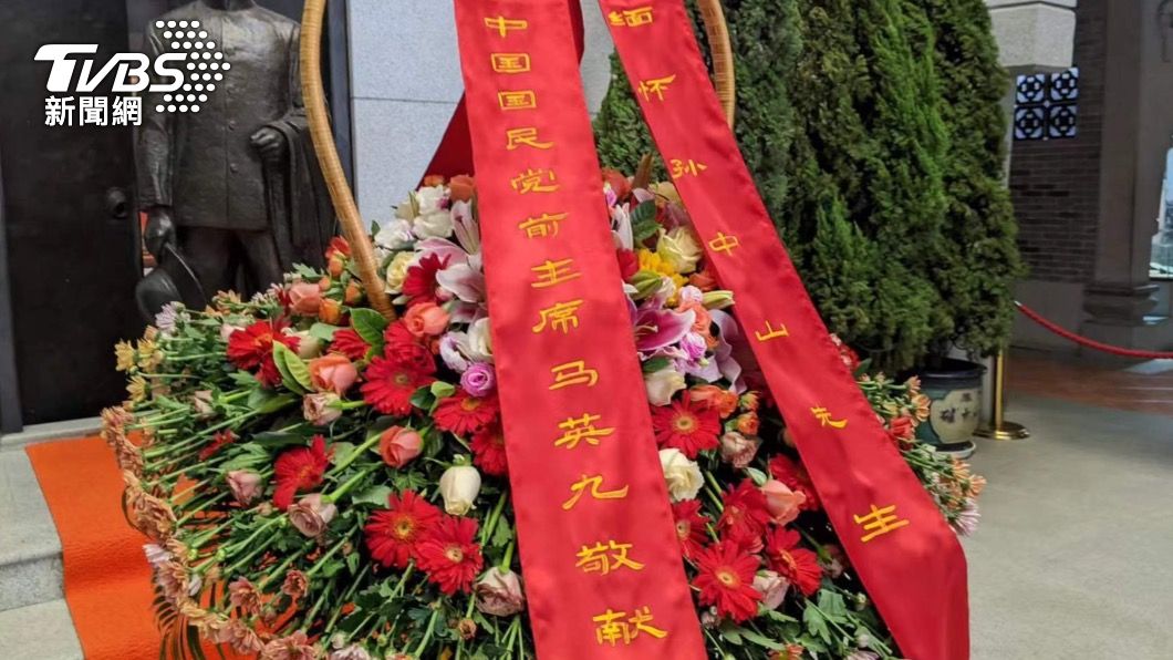 馬英九前往中山故居獻花。(圖/TVBS)