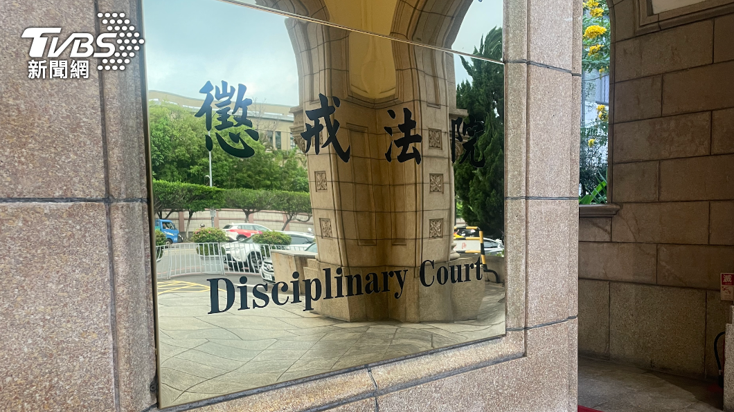 屏東警酒後強吻女子還摸胸 判緩刑確定再減薪
