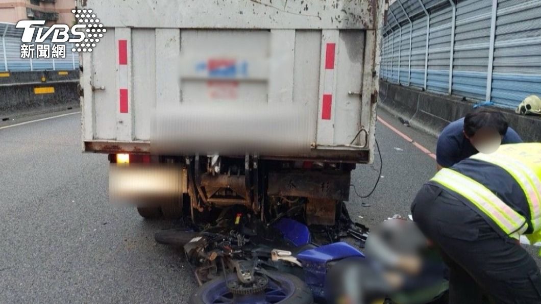 快訊/下課遇死劫!高中生機車雙載追撞資源回收車 2人傷重不治