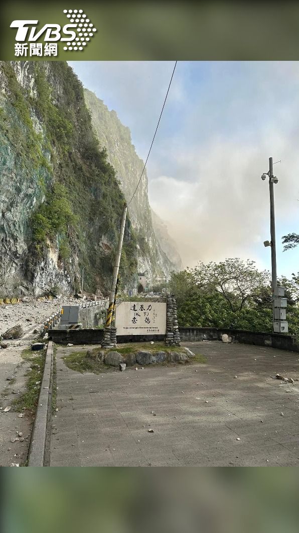 花蓮公路連走都無法走了!(圖/TVBS)