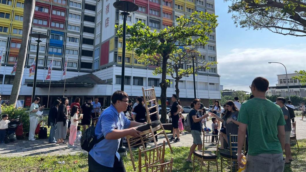 快訊/7.2強震狂搖!花蓮翰品酒店水泥剝落「旅客拿行李急逃」 暫停營業