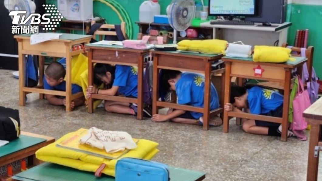 搭電梯遇地震怎辦?快按每層樓按紐 6情境「自保法」看這