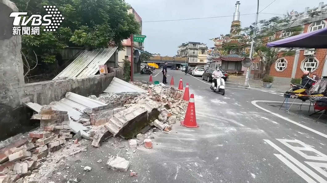 宜蘭店家物品全部掉落地面。(圖/TVBS)