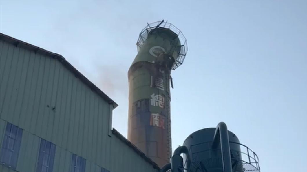 煙囪被餘震震斷。(圖/翻攝網路)