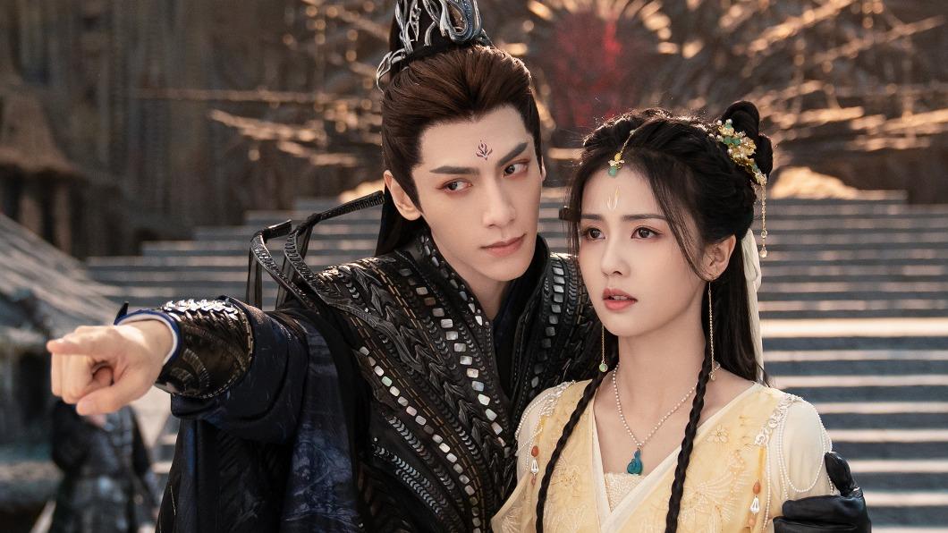 羅雲熙(左起)、白鹿《長月燼明》「仙魔戀」廣獲好評。(圖/中天娛樂台提供)