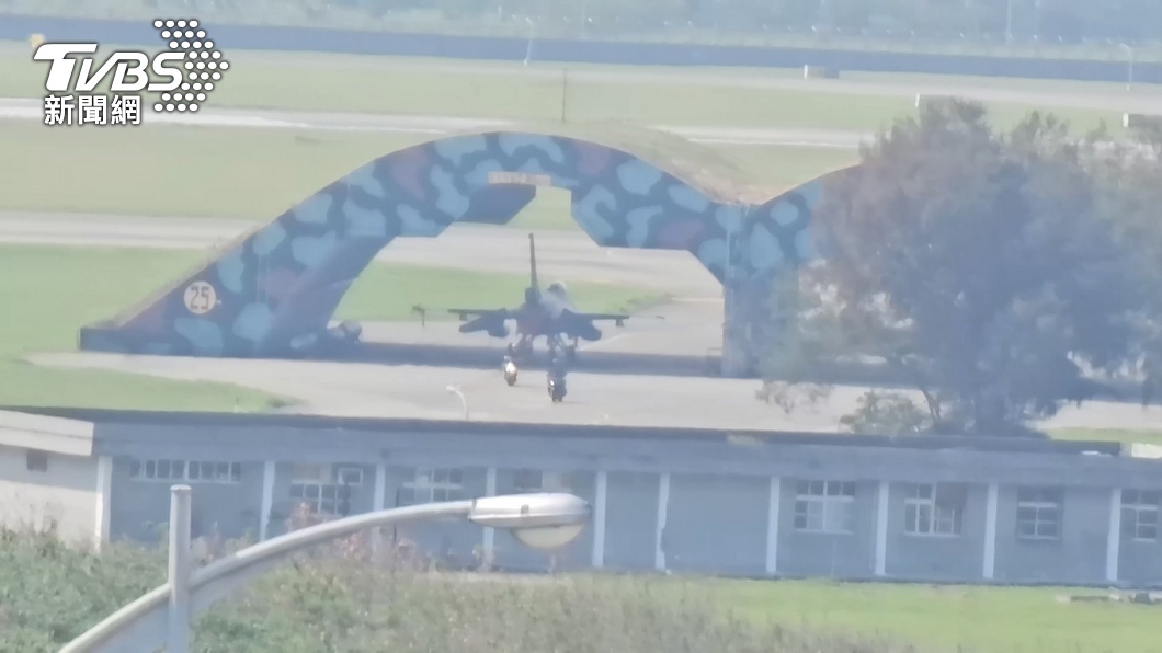 F-16飛官爆酒測超標、營內視訊裸聊還劈腿女軍官 空軍怒開鍘