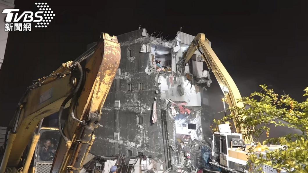 花蓮震災搶通搜救暫歇 北濱街半倒大樓連夜拆除