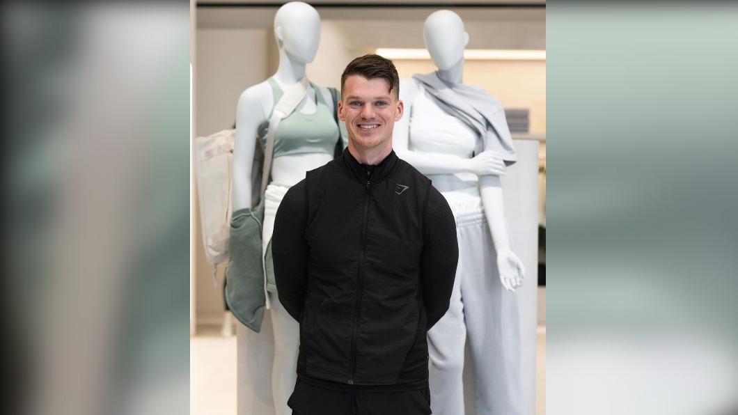 31歲的英國休閒運動品牌Gymshark創辦人弗朗西斯,是目前最年輕、靠白手起家的億萬富翁。(圖/翻攝自個人IG)