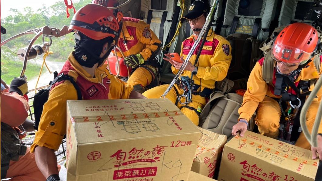 花蓮地震/和平礦區近70人受困 縣府空投425公斤物資救援