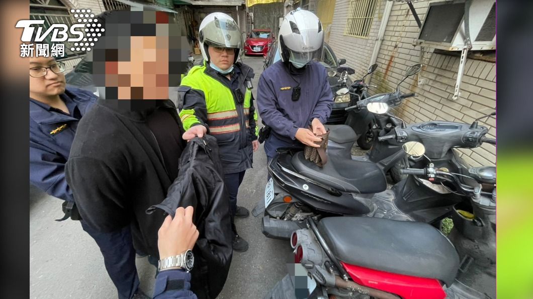 負責騎機車接應的胡男也落網。（圖／TVBS）