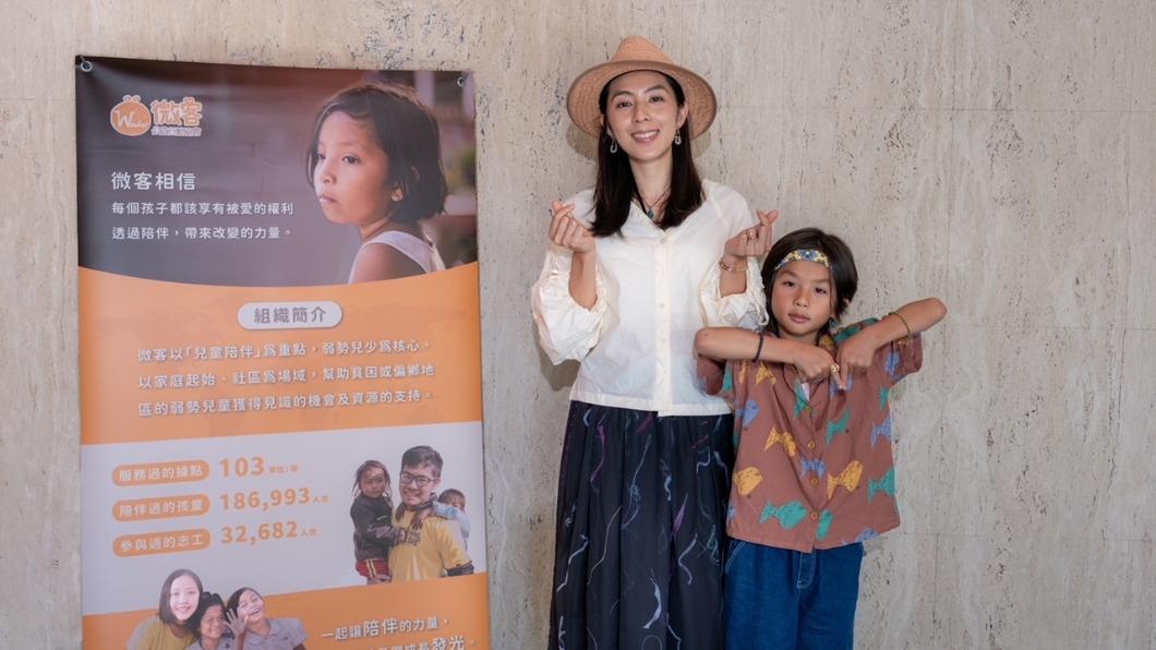 金鐘影后7歲帥兒想當演員！出門遇民眾合照　傻眼：已經比我紅