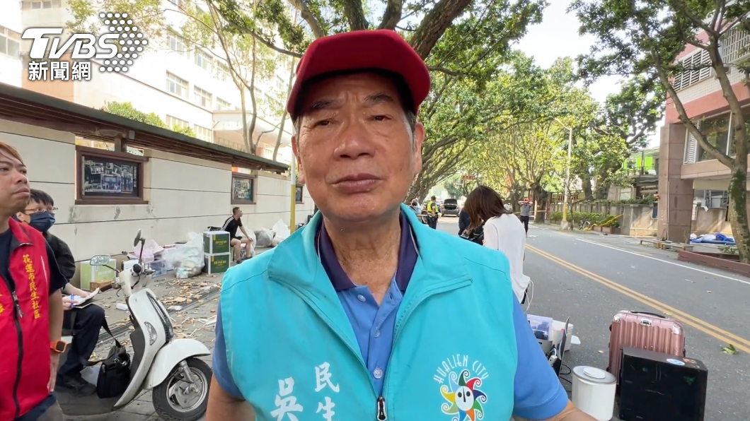 里長說大樓只能拆了。(圖/TVBS)