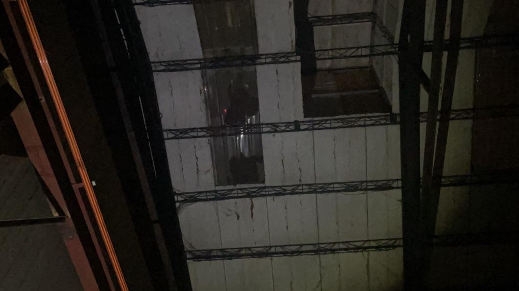 快訊/台中墜樓「雙屍案」!2男離奇消失 下秒8m高墜落亡