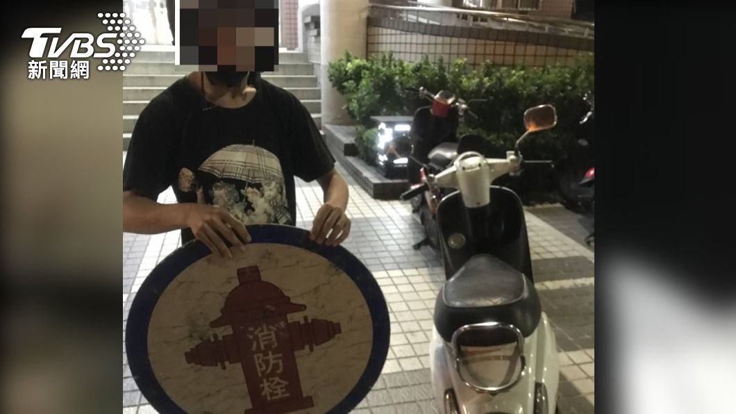 葉男供稱因一時興起才將號誌牌帶走。(圖/TVBS)