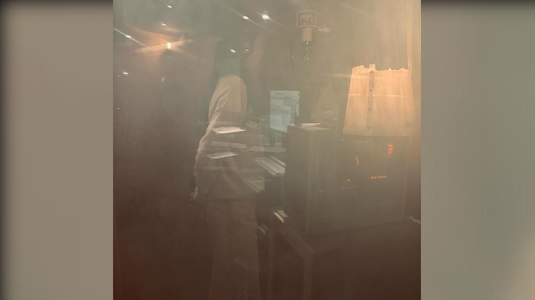 范瑋琪分享進錄音室的照片。(圖/翻攝自范瑋琪臉書)