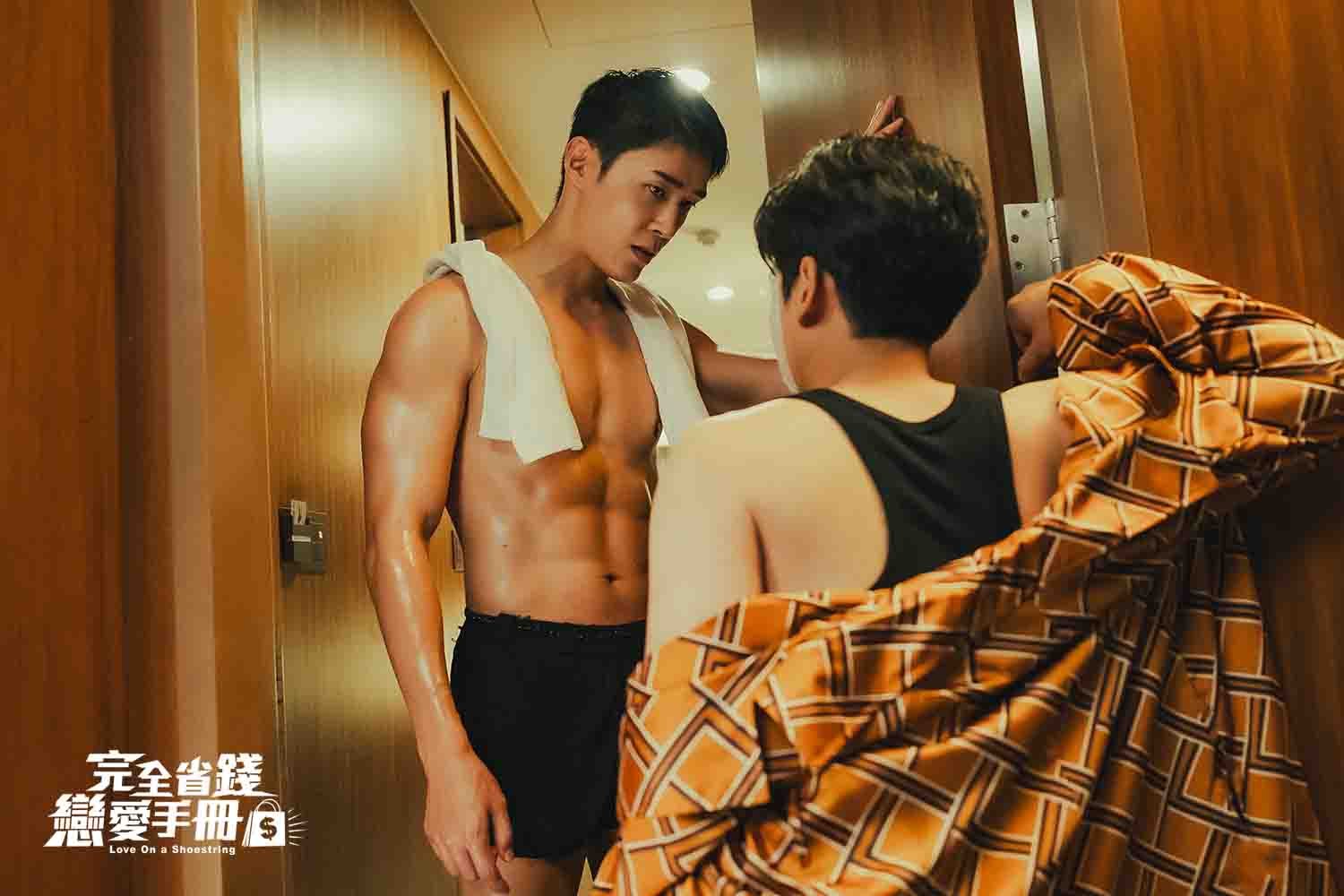 新加坡男神裸身「超狂大肌」全看光 林鶴軒驚呼:視覺衝擊