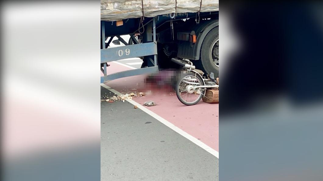 快訊／聯結車新北地院前撞倒腳踏車　騎士爆頭當場慘死