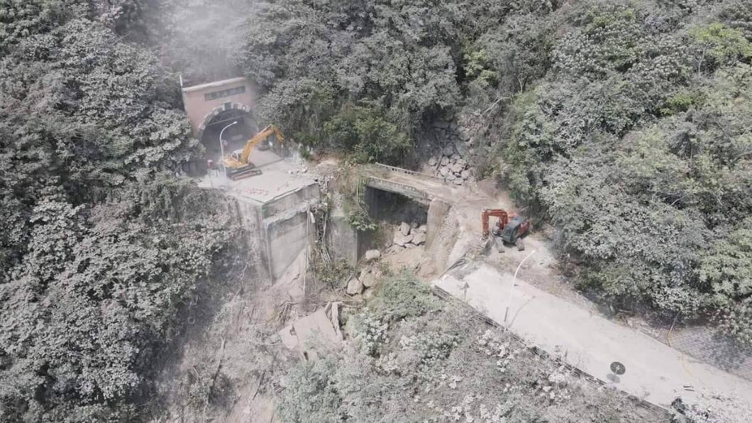 花蓮地震／下清水橋震斷一旁日治舊橋沒事　網：百年來都沒進步？
