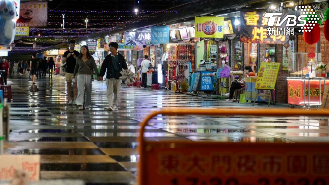 花蓮強震後東大門夜市遊客稀落。（圖／區國強攝）