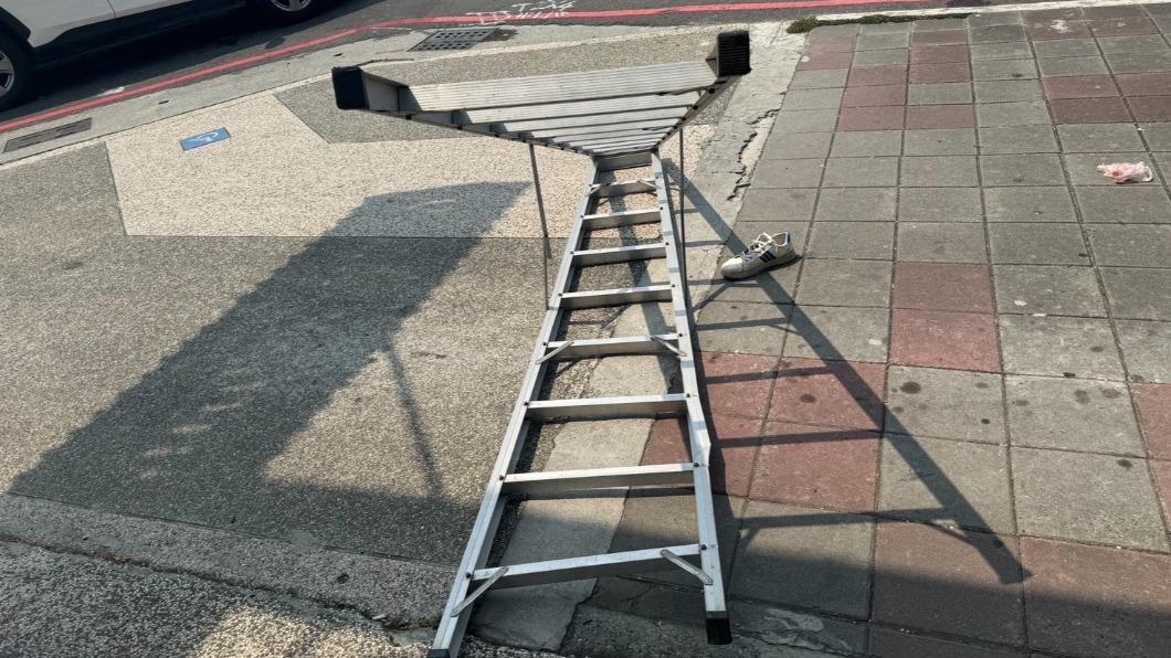 掛布條突颳強風!高雄工人跌落工作梯 「頭部重摔地面」身亡