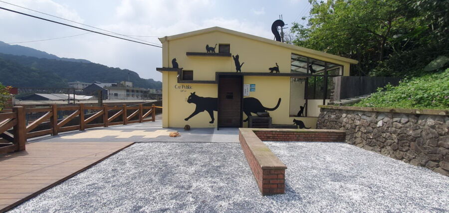 打造貓咪生活圈!猴硐貓村「換新裝」 貓公仔照亮夜間山城