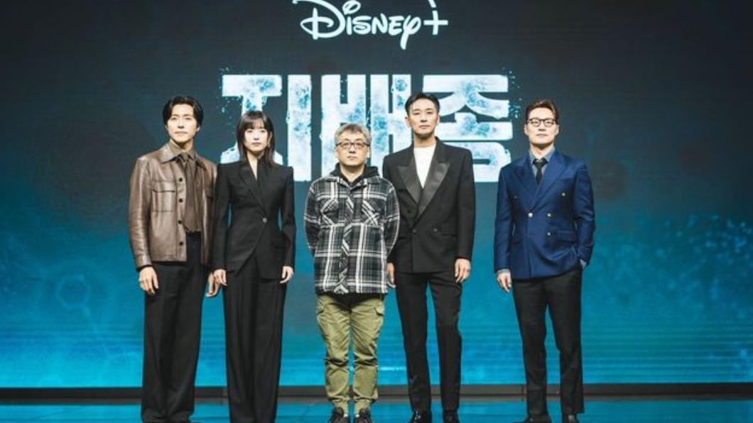 《支配物種》導演朴哲煥率主演群朱智勛、韓孝周、李茂生、李熙俊出席。(圖/Disney+提供)
