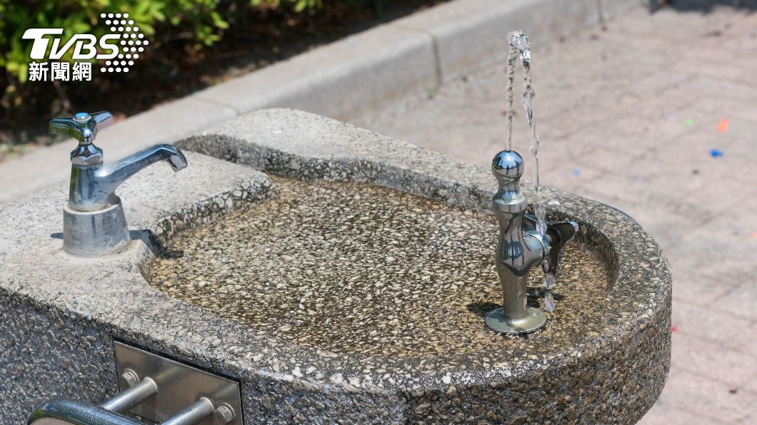 裸闖公園「性侵水龍頭」!貼縫瘋磨蹭 日男糗認:很滿足