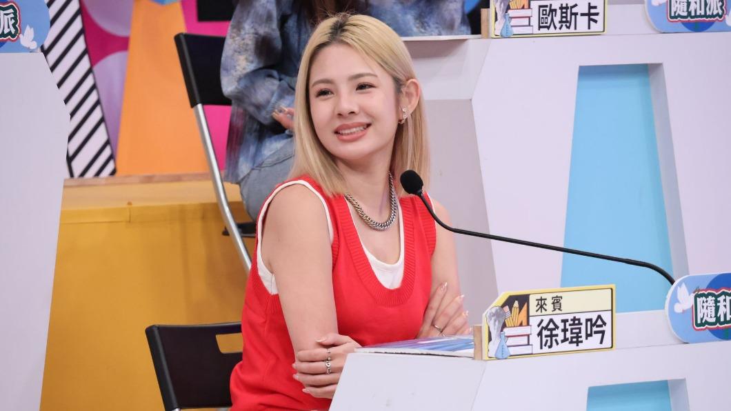 女星整件泳衣被扯下「半顆在外面」走光! 怒轟來賓過分行徑