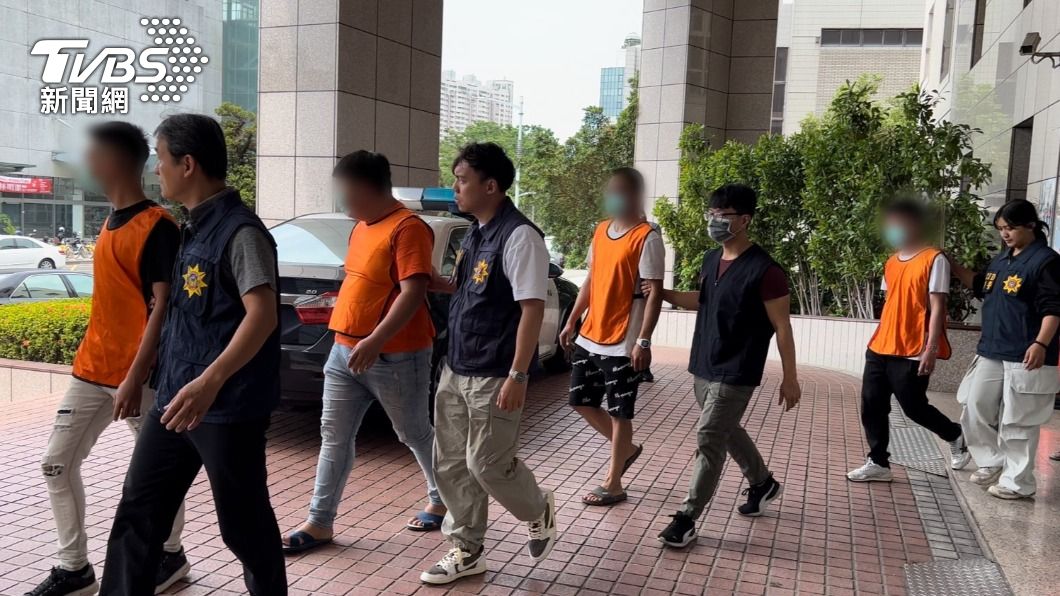 警方訊後將7人依刑法妨害秩序、毀損等罪嫌移送偵辦。(圖/TVBS)