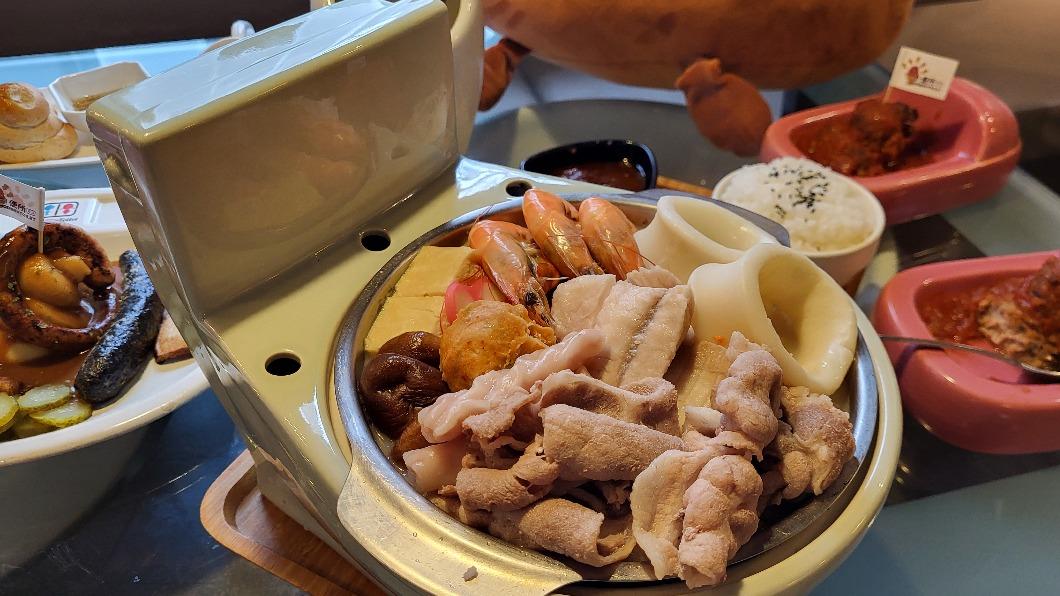 馬桶造型火鍋。(圖/業者提供)