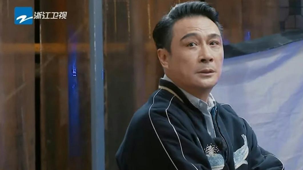 兒貼「爸爸黑白照」劃清界線 吳鎮宇狠批:這樣活著很可悲